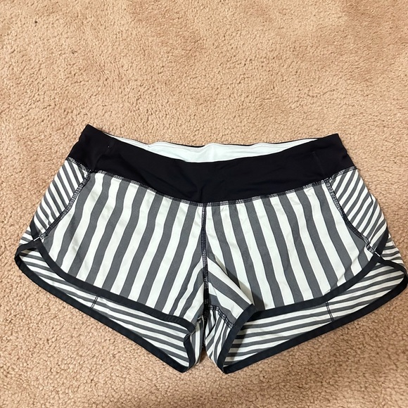 Lululemon Speed Shorts 8 - RARE! - Picture 3 of 6